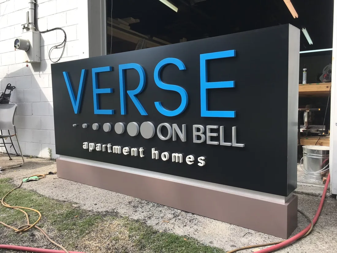 Verse on Bell Apartment Homes — dimensional monument sign.